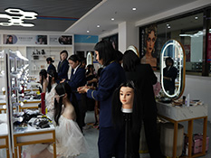 ܇Ӗ(xn)W(xu)У_܇B(yng)o(h)̌W(xu)F(xin)(chng)